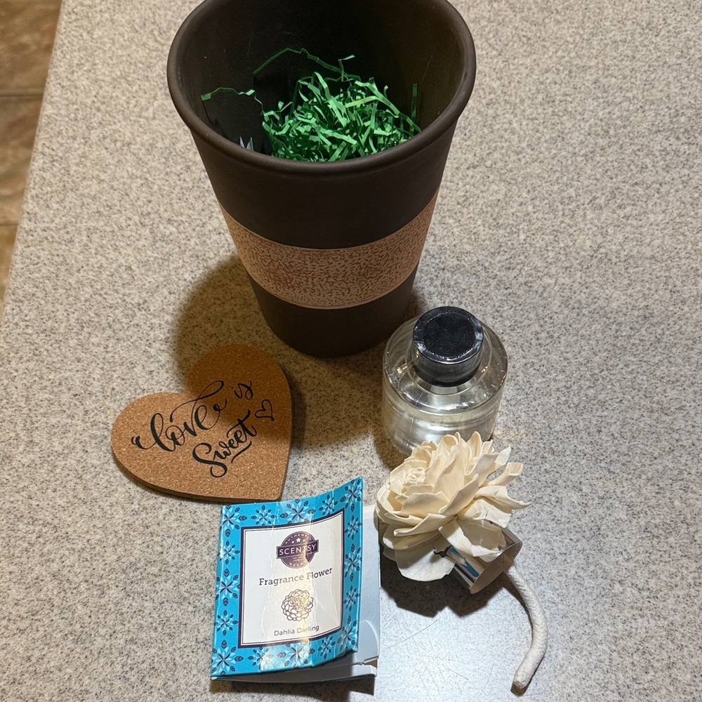Scentsy fragrance flower with pot